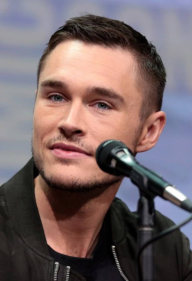 How tall is Sam Underwood?